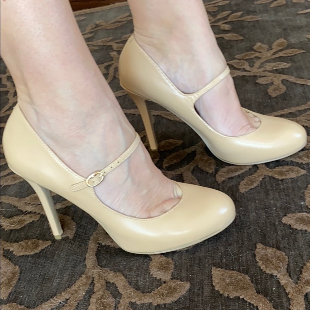 Nine West Mary Jane style pump